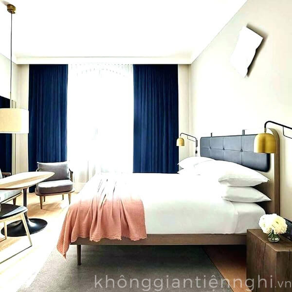 Phòng ngủ được thiết kế theo tông màu trắng mang đến hiệu quả vẻ đẹp của căn phòng sạch sẽ, thoáng rộng.
